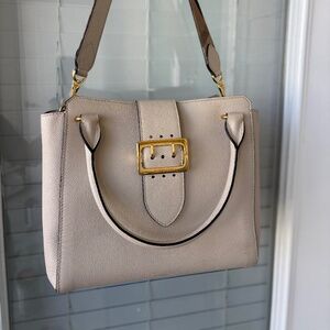 Medium Buckle Tote In Grainy Leather Limestone